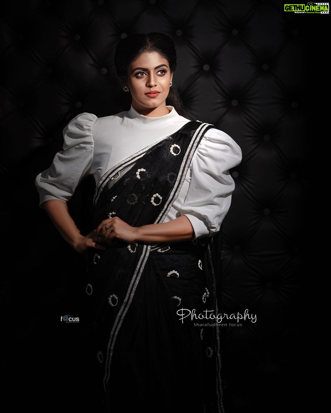 Iniya Instagram - Designer : @diva_womensclothingstore Pic: @focusweddingz