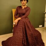 Iniya Instagram - VANITHA FILM AWARDS 🥇 #malayalamfilmindustry#actress#southindianactress#bestheroine#awards @lumibellafashion @yoshnasbyela