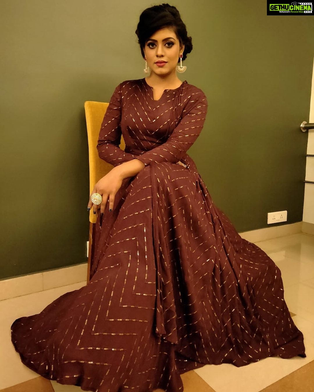 Iniya Instagram - VANITHA FILM AWARDS 🥇 #malayalamfilmindustry#actress#southindianactress#bestheroine#awards @lumibellafashion @yoshnasbyela