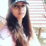 Iniya Instagram - STAND UP FOR WHAT IS RIGHT, EVEN IF YOU’RE STANDING ALONE !!! 😎 #beinghuman #beingstrongwomen #beingrightalways 💪