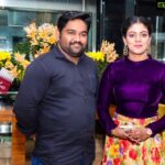 Iniya Instagram - Fan moment 🧡 @rahul_rajan_pillai @mfwai_qatar Fraser Suites Doha