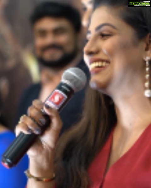 Iniya Instagram - HIGHLIGHT OF THE EVENT π€ Qatar πΆπ¦ MAMANGAM THEATRE VISIT πββοΈ @mamangam_themovie @mfwai_qatar Safari mall β₯