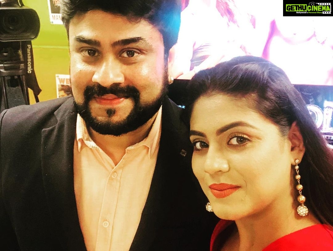 Iniya Instagram - Great welcome for @mamangam_themovie team @radiosuno QATAR πΆπ¦ Radio Suno 91.7