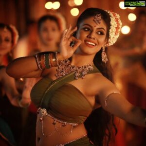 Iniya Instagram - INEYA AS UNNINEELI MOOKUTHI 💎SONG @mamangam_themovie 🎥 @mammootty @southindianactress._