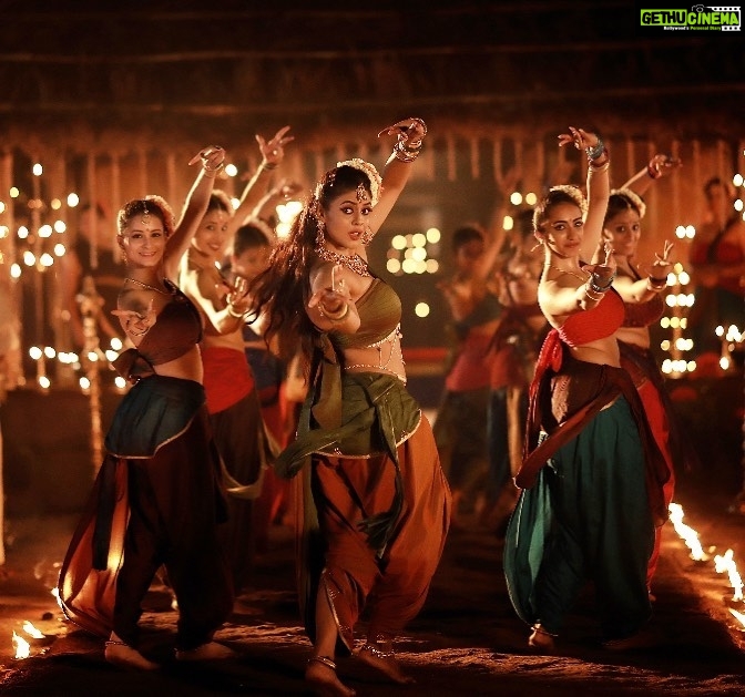 Iniya Instagram - UNNINEELI IN “MOOKKUTHI” 💎 SONG ..MAMANGAM ⚔️ HISTORICAL MOVIE 🎥 COMING SOON IN THEATRES DEC 12th 2019 !!! @mammootty @mamangam_themovie @southindianactress @moviesmatinee