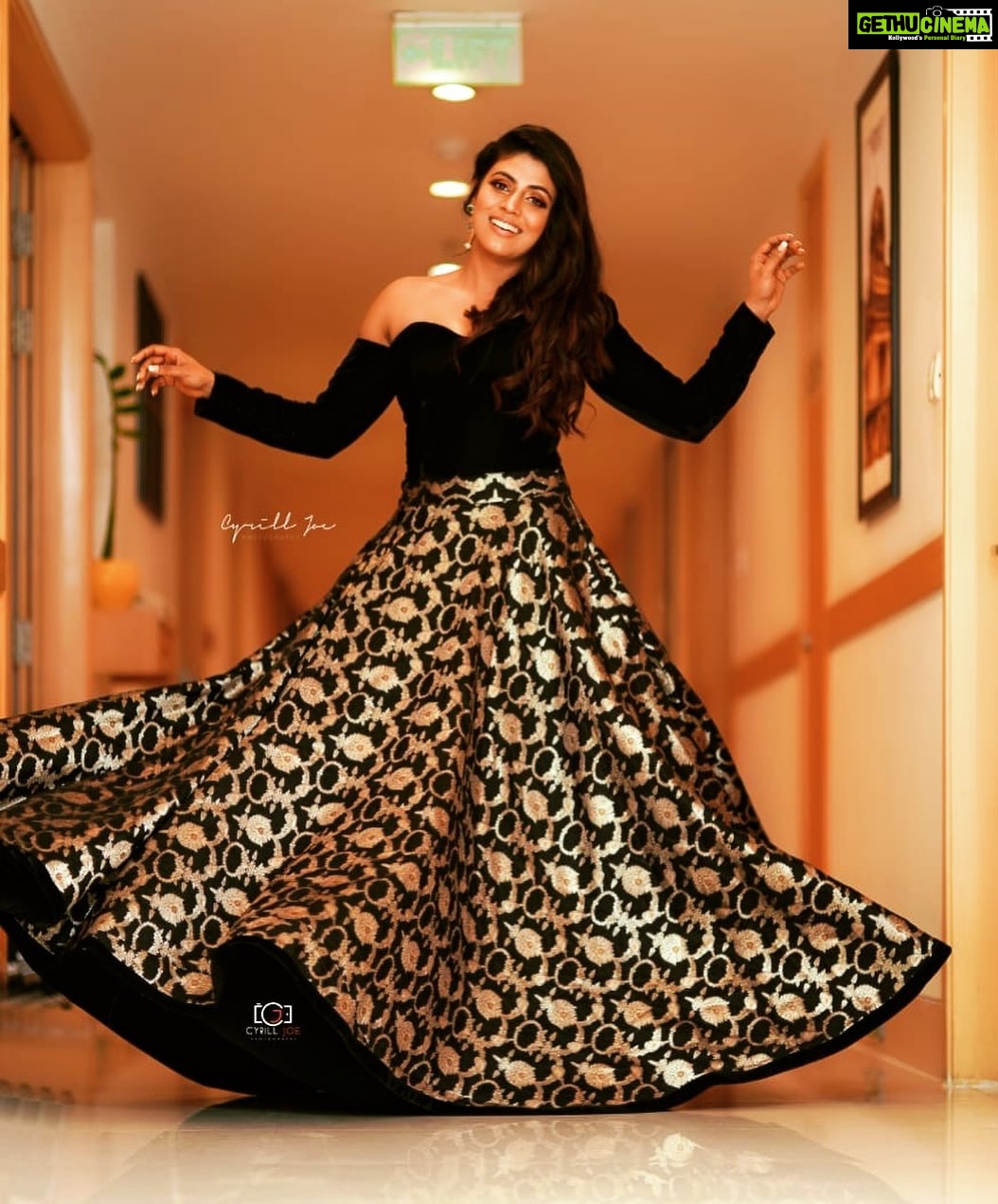 Iniya Instagram - @dpiff_official @aparna_s_design_studio @kundhanajewellery @cjoephotography @emraanartistry Novotel Hyderabad Convention Centre