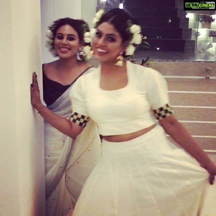 Iniya Instagram - Fun @photoshoot with my sis 🥰 @swat_swtz