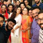 Iniya Instagram - Last SUNDAY SPECIAL .. @Gayu’s wedding .. The Most Awaited Selfie 🤳 My class mates & 15 years of FRIENDSHIP.. Best batch in Amrita Vidyalayam School 🏫 Felt happy being with my crazy pals 👭👬👫👭 RDR Kalyanamandapam