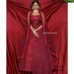 Iniya Instagram - @iam_ineya @vasanthan_kumarasamy @mn_artistryy @fineshinejewels @aparna_s_design_studio