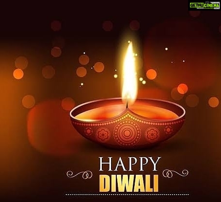 Iniya Instagram - May the beauty of Deepavali π₯ fill your home with happiness, peace and prosperity... May the candles lit on this day illumine your lives through the years..... Wish you all a very joyous and vibrant Diwali filled with happiness, wealth and health ππΌ