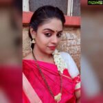 Iniya Instagram - Character get up @ shooting location💁‍♀️