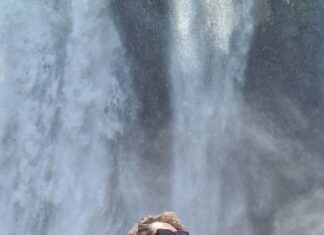 Isha Koppikar Instagram - Now V/s then. Something and some people never change 😉 Loved revisiting the Athirappilly falls in Chalakudi @arrahman #arvindswamy #ishakoppikarnarang #ishakoppikar #tbt #memories #thenvsnow #athirapally #dancing #trending #trendingreels #reelsindia #incredibleindia #explore #exploretheworld #india Kerala, India