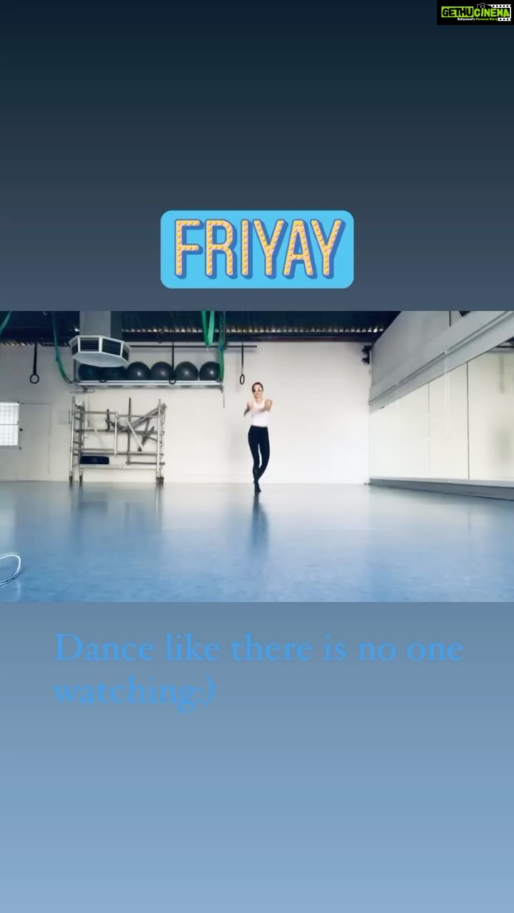 Isha Sharvani Instagram - Happy Friday everyone! Having a boogie by myself 🥰 #ishasharvani #dancechallenge #happfriday