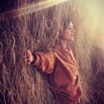 Isha Sharvani Instagram - Note to self this Diwali. I want to clean each and every corner, of my mind in this Diwali. Work on myself to reduce fear, insecurity, regret, guilt, anger, judgement and self harm in its many forms from my existence. I pray for the strength to follow through, to accept my shadows and light and live in peace. I hope that in this life I may be of service to Mother Earth and all it’s creatures . Om Shanti shanti 🕉 #diwali #resolutions #ishasharvani #climatewarrior #live #life #paryingforpeace #dancer #dancers #myecoresolution