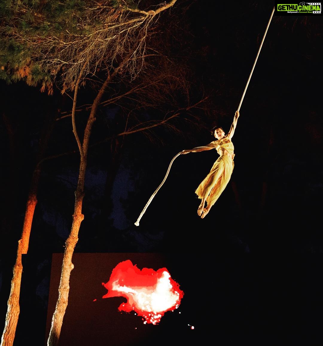 Isha Sharvani Instagram - Last nights performance @perthfest @fremantleartscentre Only 2 more shows to go! #ishasharvani #aerial #performanceinnature Fremantle Arts Centre