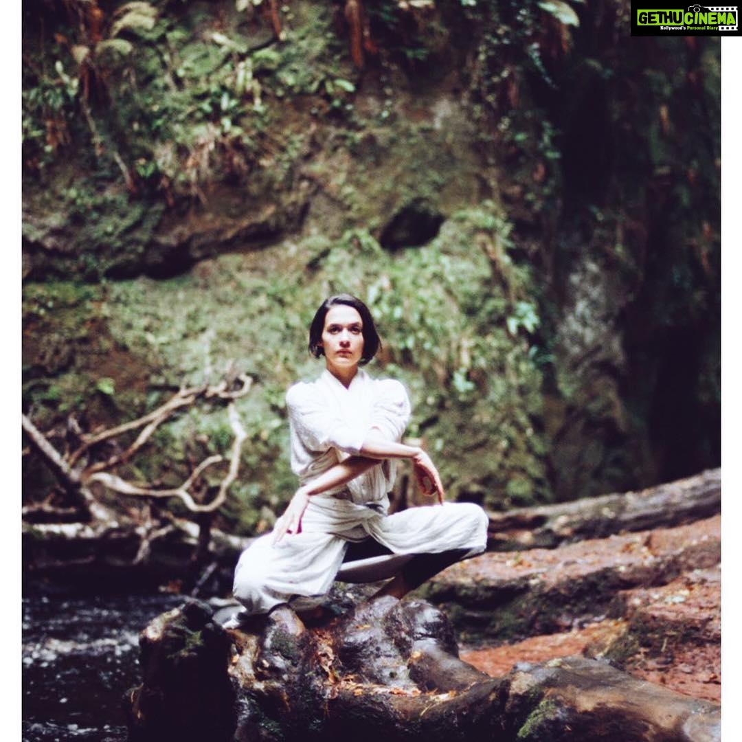 Isha Sharvani Instagram - Immersed in nature Photo credit: Bejoy Sanjeev #ishasharvani #nature #meditation #dance #scotland #advenutes #letslivelife Glasgow, United Kingdom
