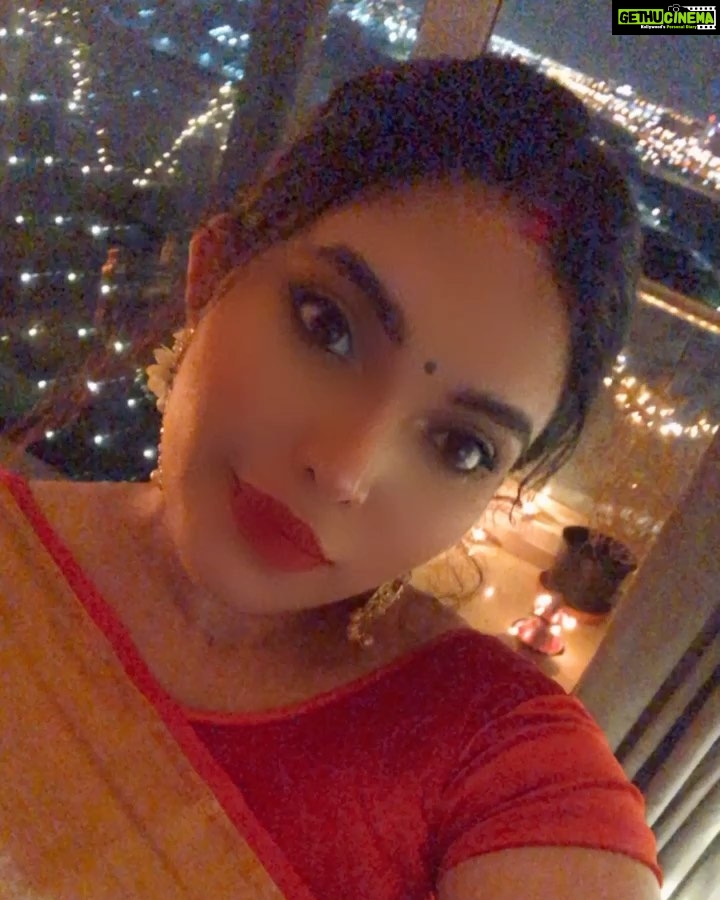 Ishaara Nair Instagram - Diwali ❤️ Dubai Marina