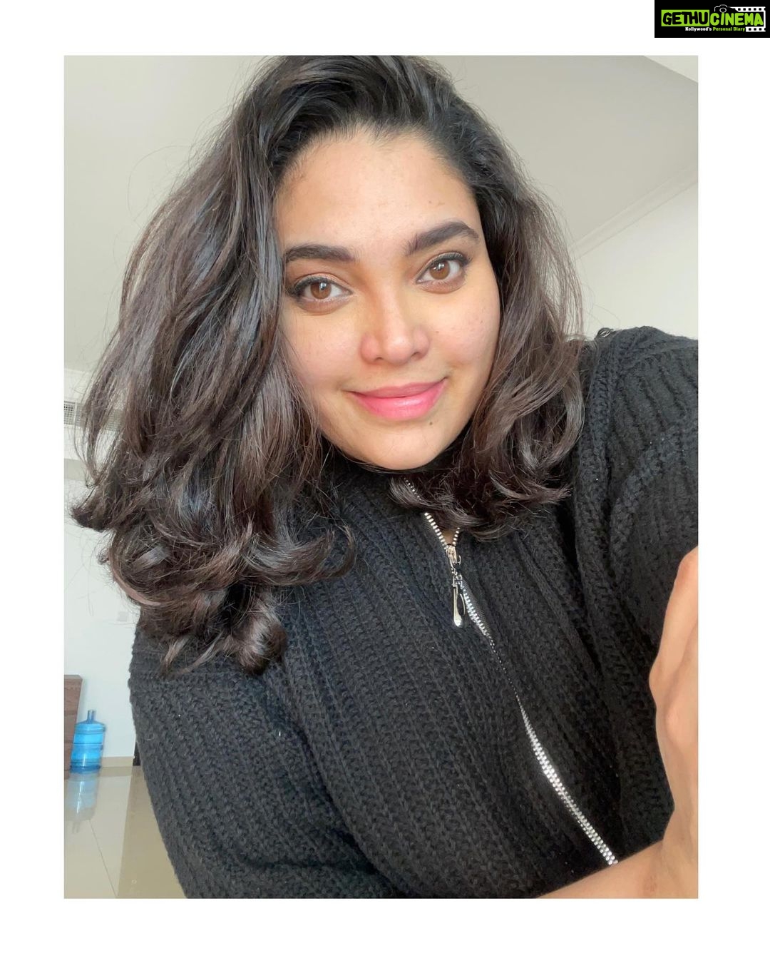 Ishaara Nair Instagram - Hello, how’s everyone? Dubai Marina