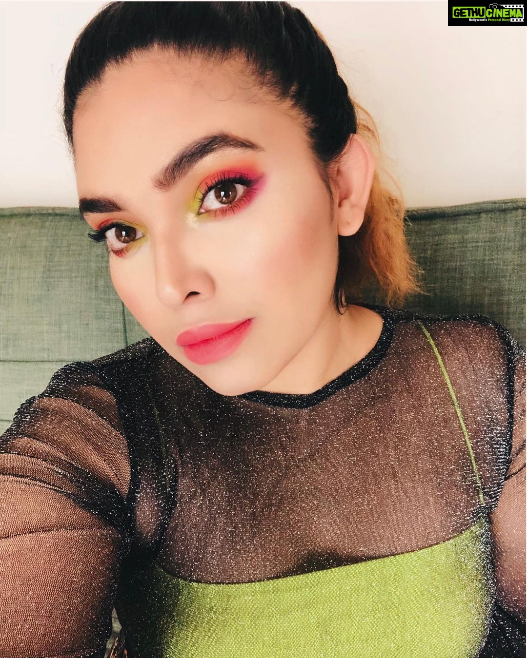 Ishaara Nair Instagram - Tested @bhcosmetics take me back to Brazil palette. Guys this palette is bomb. Living my neon dreams#takemebacktobrazilpalette #bhcosmetics #neondreams #brightbright #dubaiinfluencer #dubaimakeupbloggers Dubai, United Arab Emirates