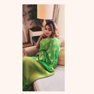 Ishaara Nair Instagram - For the love of sarees #sareelove #weddingdiaries #girlsinsarees #green ❤️