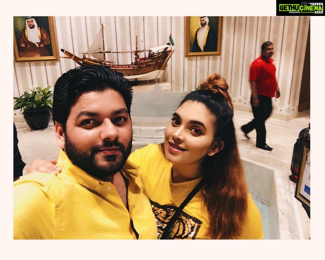 Ishaara Nair Instagram - When u r feeling blue, wear yellow and avoid the reds in the back 🙄 #twinningwithbae #yellowmellow #photobomber #aboutlastnight #mydubai #gratitude Dubai, United Arab Emirates