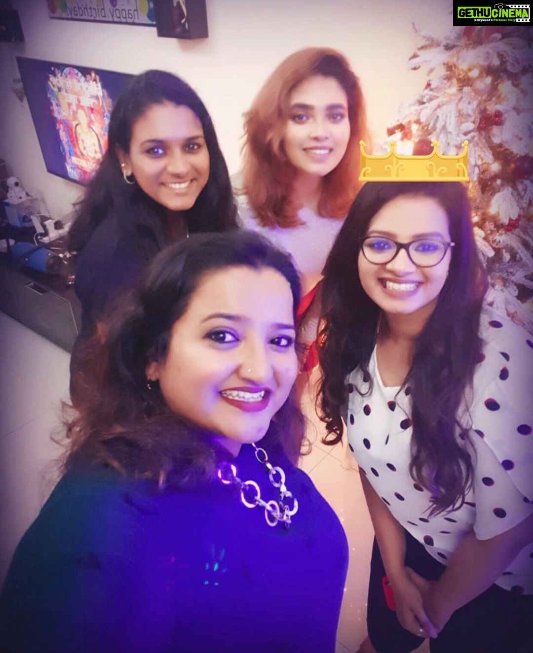 Ishaara Nair Instagram - Wish you a very happy birthday my lil sister @nikittago you are one of the beautiful angels I have come across. We all love you so much. May god bless u with everything that u deserve. Enjoy your day ā¤ļøš. Hope u were here with us though š