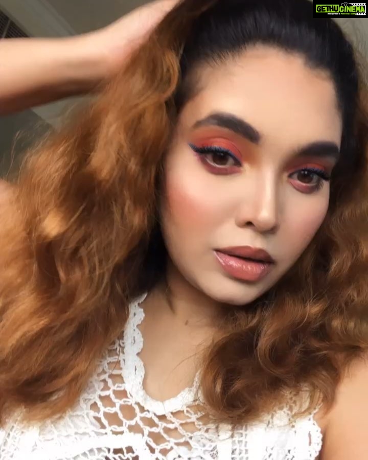 Ishaara Nair Instagram - Tried out @nyxcosmetics off tropic #hastalavistapalette @nyxcosmetics_arabia #makeuplooks #eyelooks #makeuplooks #dubaiinfluencer #brownskingirls #brownskinbloggers Dubai, United Arab Emirates