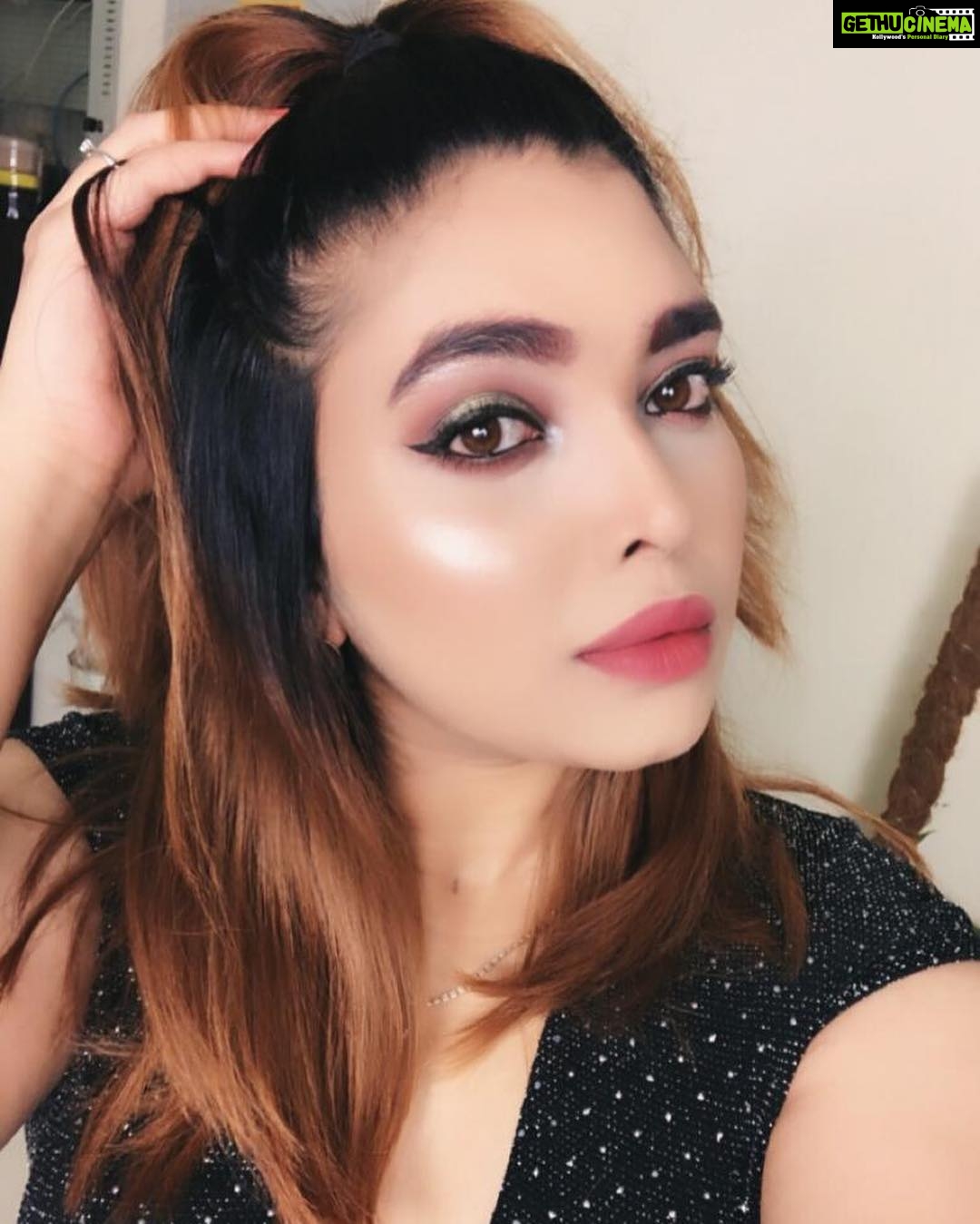 Ishaara Nair Instagram - I have been playing with morphe eyeshadows a lot. So I thought today i will give the @bhcosmetics palette a go. This look is created by using their zodiac palette. I really really love this palette and how pigmented it is. Excited to create more looks from this palette. Are you enjoying this look as much as I do?? Also I swear u cannot skip that highlighter. Accept! you just got blinded with that @iconic.london highlighter in the shade original. This highlighter is one of my favorites. @bhcosmetics #bhcosmetics #zodiacpalette #makeuplooks #eyeshadowlooks #lovindubai #brownskinbloggers #dubaibloggers #makeupblogger #iconiclondon #indianblogger Dubai, United Arab Emirates