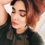 Ishaara Nair Instagram - Ok! So today i convinced myself and I posted my first igtv makeup tutorial. This is my go to makeup when I am in a hurry and I quickly want to do a makeup look. Please watch the IGTV video on this look and Let me know how you like it in the igtv comment section. Also what is your go to look? Also what should my next igtv video be?? Suggestions please #dubaiblogger #gotomakeup #keepitpositive #makeuplooks #mydubai #morphexjaclynhill #morphebabe Dubai, United Arab Emirates