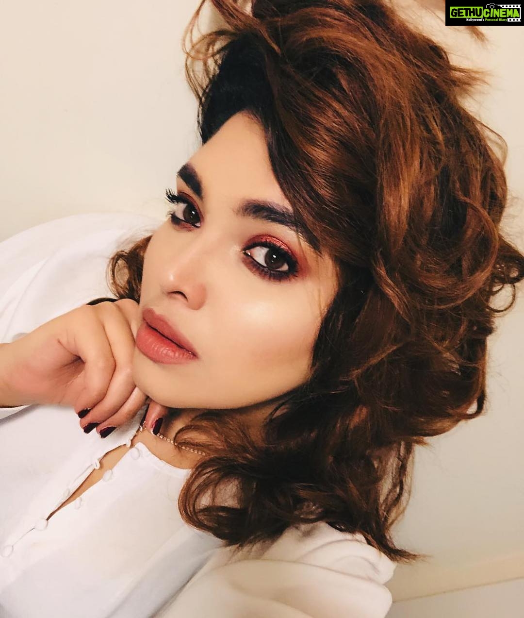 Ishaara Nair Instagram - Saturday night it is!! If u can’t afford expensive n delicious cocktails, atleast try n look like one 😅😝 and that’s ma face when I try to look like one 🤩🤪 what’s yours?? #saturdaynight #lookingdelicious #dubainights #mydubai #feelingmyself #dubaiblogger #makeuplooks Dubai, United Arab Emirates
