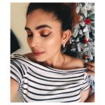Ishaara Nair Instagram - Who does not want a radiant skin?? Having a radiant skin is everyone’s dream atleast mine. Especially us girls! We love makeup. We want a clear healthy skin with or without makeup. Our skin goes through a lot of chemicals and makeup products that it should be taken care of. My skin was hella dry and dead. Am so guilty of not taking care of it. My skin really needed help and I wanted to stay away from chemical products. So I decided to go all natural. I recently came across the brand @skinssentials_by_gayathri and it did not disappoint me. It came to me as a life saver. Go check out my IGTV if u wanna see a review of their products. Also let me know how u take care of your skin and which is your favorite skin care brand? Dubai, United Arab Emirates