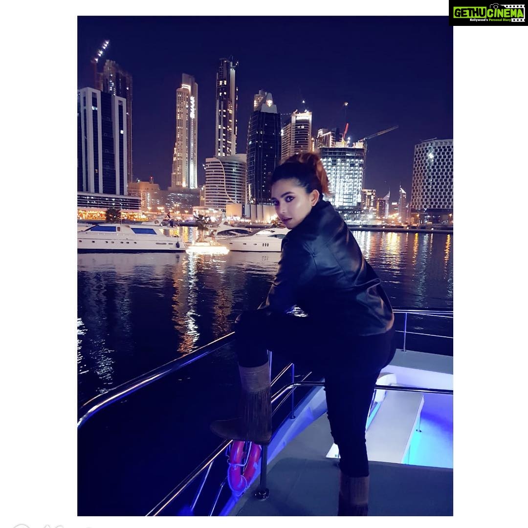 Ishaara Nair Instagram - Caption this! ❤️ #goodnight #livingourlives #businessbay #mydubai #dubaifashion #marasimarina #dubaibloggers PC: duh! @sowmyabalan ❤️ Dubai, United Arab Emirates