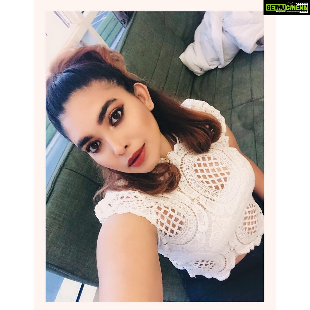 Ishaara Nair Instagram - Hello there ❤️ #goodevening #weekender Dubai, United Arab Emirates