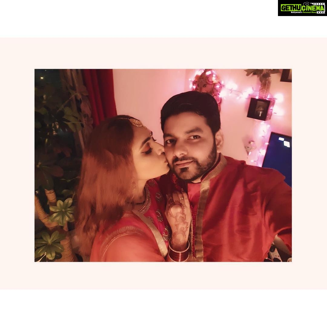 Ishaara Nair Instagram - Mine ❤️ #happywife #happymarriage #deepintosoul #soulmate #love #anothergreatyear #2019 #blissful #grateful Dubai, United Arab Emirates