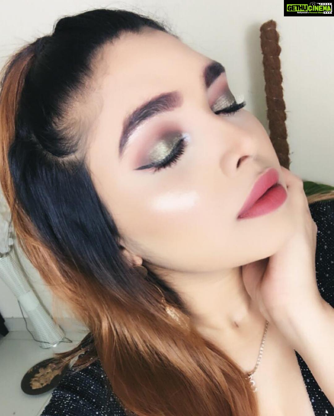 Ishaara Nair Instagram - I have been playing with morphe eyeshadows a lot. So I thought today i will give the @bhcosmetics palette a go. This look is created by using their zodiac palette. I really really love this palette and how pigmented it is. Excited to create more looks from this palette. Are you enjoying this look as much as I do?? Also I swear u cannot skip that highlighter. Accept! you just got blinded with that @iconic.london highlighter in the shade original. This highlighter is one of my favorites. @bhcosmetics #bhcosmetics #zodiacpalette #makeuplooks #eyeshadowlooks #lovindubai #brownskinbloggers #dubaibloggers #makeupblogger #iconiclondon #indianblogger Dubai, United Arab Emirates
