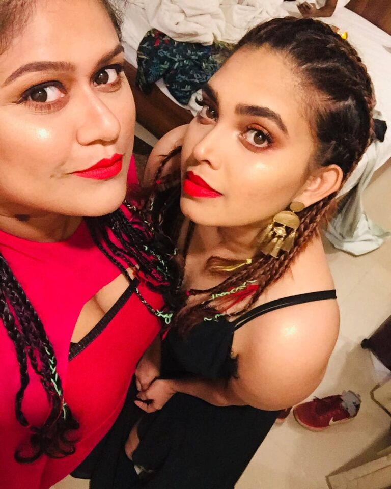 Ishaara Nair Instagram - Happy birthday dolly. You know how much I love you. I can’t imagine how many unforgettable memories we share together. Am so grateful to god for having you in my life. Our bond is unbreakable. I love you. Enjoy your birthday. Also wait for us to reach there to have this pending birthday party to be celebrated. Mmmuuaaaahh #sisterlove #birthdaygirl #sendinglove #sendingpositivevibes #killit #ilubyou #makeupjunkie #babykabirthday Dubai, United Arab Emirates