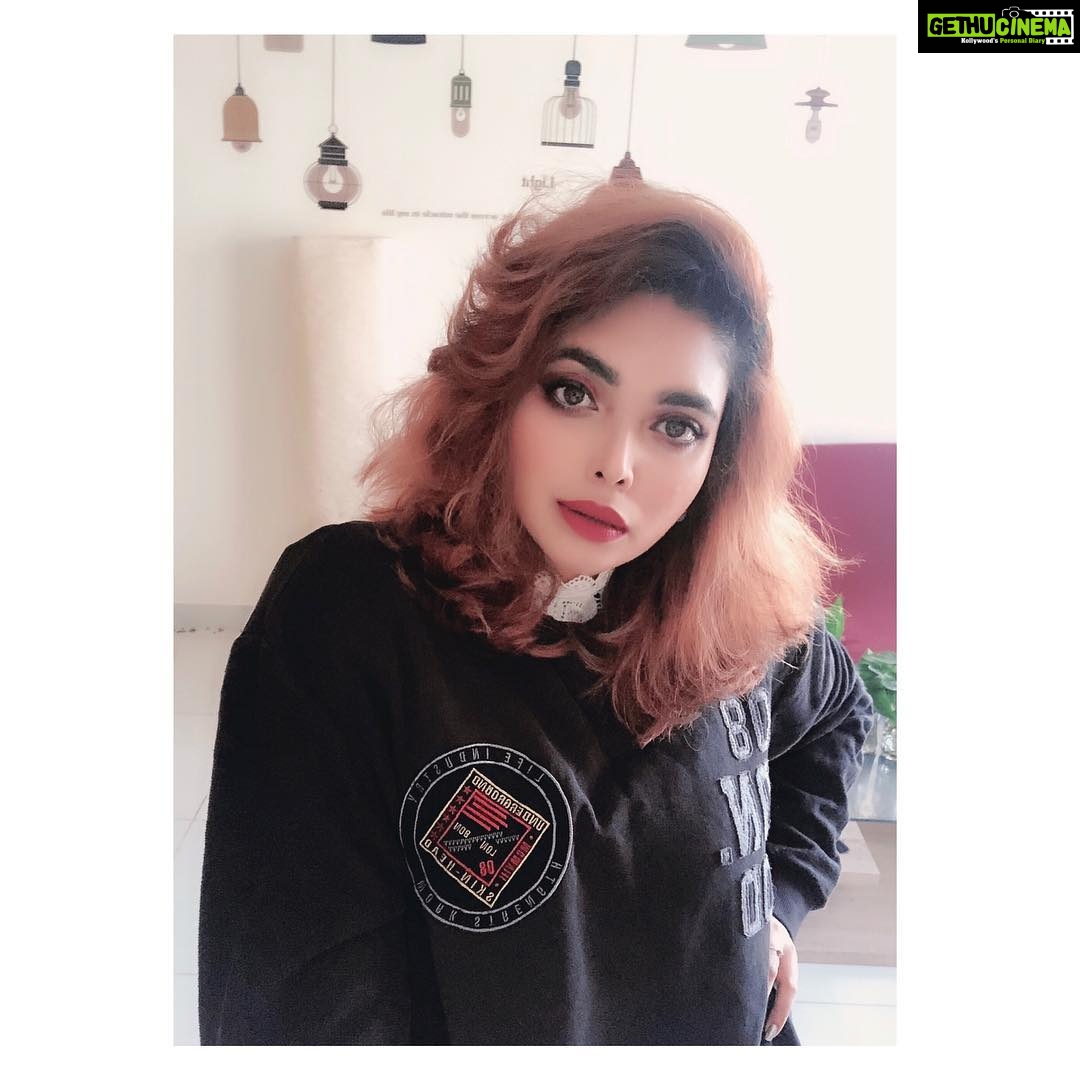 Ishaara Nair Instagram - Ready for the weekend 💃🏃♀️ #lookingattheweekendlike #weekendishere #mydubai #cozifeltlikeit Dubai, United Arab Emirates