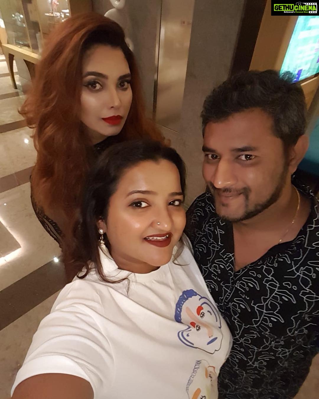 Ishaara Nair Instagram - 👫👭 #aboutlastnight #love #brosforlife #friendslikefamily Sofitel Dubai Downtown