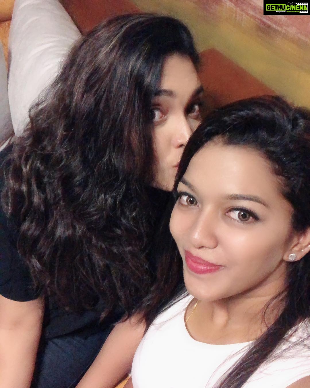 Ishaara Nair Instagram - Happy birthday cutie #birthdaygirl #birthdayhugs #sendingloveyourway #iloveyou ❤️😍❤️🍻🍷🎂 Dubai, United Arab Emirates