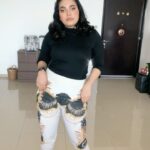 Ishaara Nair Instagram - Because this challenge is not complete without both the parts #lovenwantiti #lovenwantitichallenge #feelitreelit #reelsinstagram #reelitfeelit #trendingreels #share #saveitforlater #trendingsongs Dubai Marina