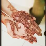 Ishaara Nair Instagram - Living my Bollywood dream 🤣🤣. Happy karwachauth to all my fellow suhagans.... May your married life be full of love, laughter, health and wealth... #ddlj #k3g #firstkarwachauth #morningrituals #positivity #blessedlife Dubai, United Arab Emirates