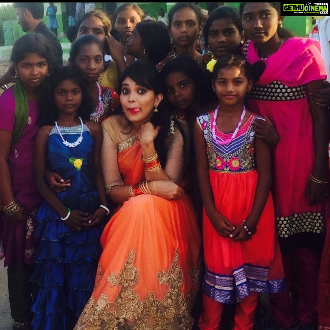 Ishaara Nair Instagram - There are only two lasting gifts that we should give our children, one is roots and the second is wings 🦋 ❤️ HAPPY CHILDREN’S DAY. #childrensday #inncocence #freespirits #happiness #love #kindness #compassion #naturalhealers