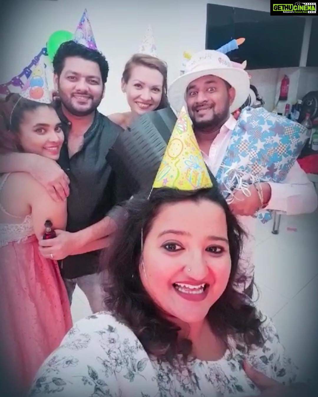 Ishaara Nair Instagram - A very very happy birthday to our big brother...we love you bro @gotokarthik ❤️❤️😘🎂😩✨🍻🎂🍭 Dubai, United Arab Emirates