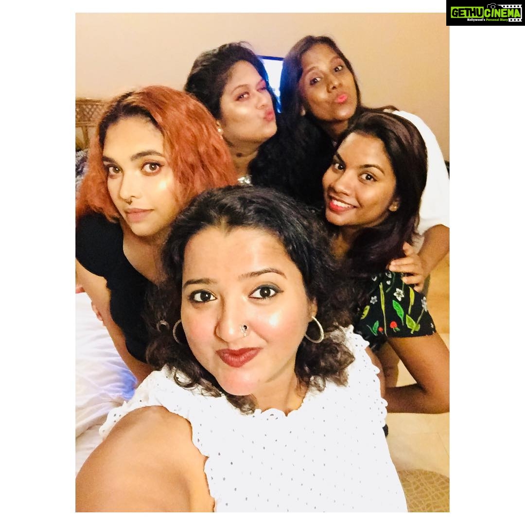 Ishaara Nair Instagram - Happy girls are the prettiest #girlgang #positive_vibes #sistersquad #peace #highonlife #mypeople Dubai, United Arab Emirates