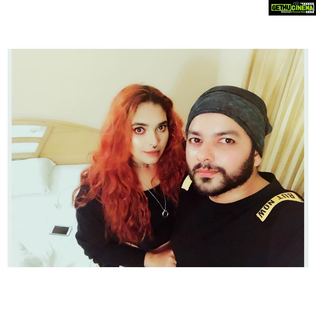 Ishaara Nair Instagram - Everyday of my life is just perfect and peaceful coz it starts and ends with loving this person next to me #husbandwife #mr&mrsjhingan #peace #love #freedom #happiness #myworld #iloveyou