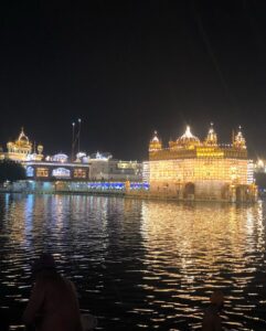 Ishaara Nair Instagram - The Golden visit #goldentemple #sriharimandirsahib #amritsar #ambarsariya  #uplifted #goldenexperience #brotherhood #equality #welcomingtheworld #love #closetomyheart #allthatglittershereisgold
