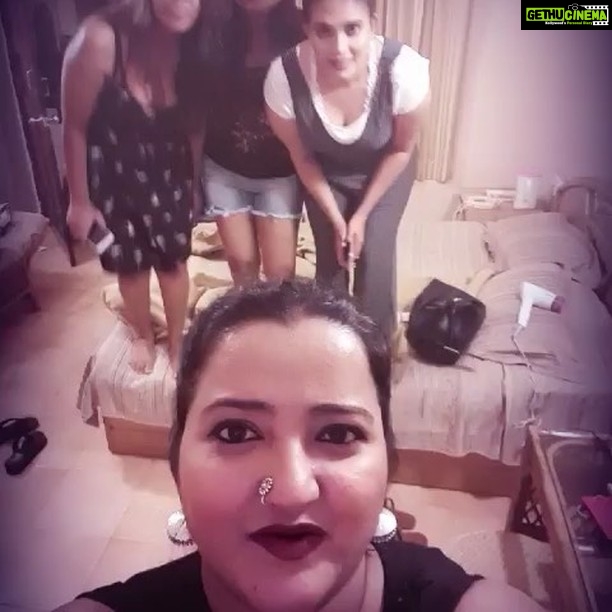Ishaara Nair Instagram - You can’t do epic shit with basic people #mygirlgang #goddessses #dopedays #chillnights #goodcompany #mellowvibes #squad #happygirls #sistersquad #notsobasic @sowmya_gambino_drago @sowmyabalan @lakshmi_varadhan @sahil_jsahil @gotokarthik Dubai, United Arab Emirates