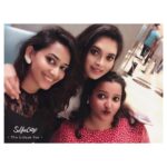 Ishaara Nair Instagram - Happy girls are the prettiest #happygirls #aboutlastnight #mydubai #welcomesanjana @actresssanjana @sowmyabalan Dubai, United Arab Emirates