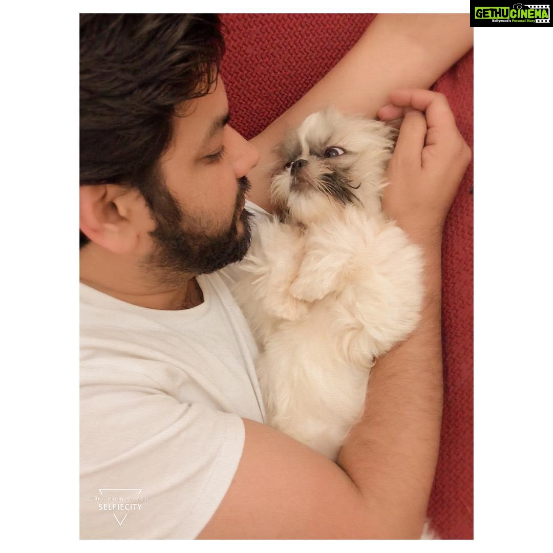 Ishaara Nair Instagram - Just a casual evening conversation #cuddlebundle #snuggles #princess #papaandme #instagood #angelsofmylife