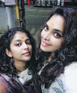 Ishaara Nair Instagram - Mental connection #uknowwhatimean #iseemyselfinyou #love #samementaldisease #share #loveyou